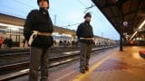 Caos in Stazione a Bologna: Fumogeni e Cori dei Tifosi del Cesena Scatenano il Trambusto